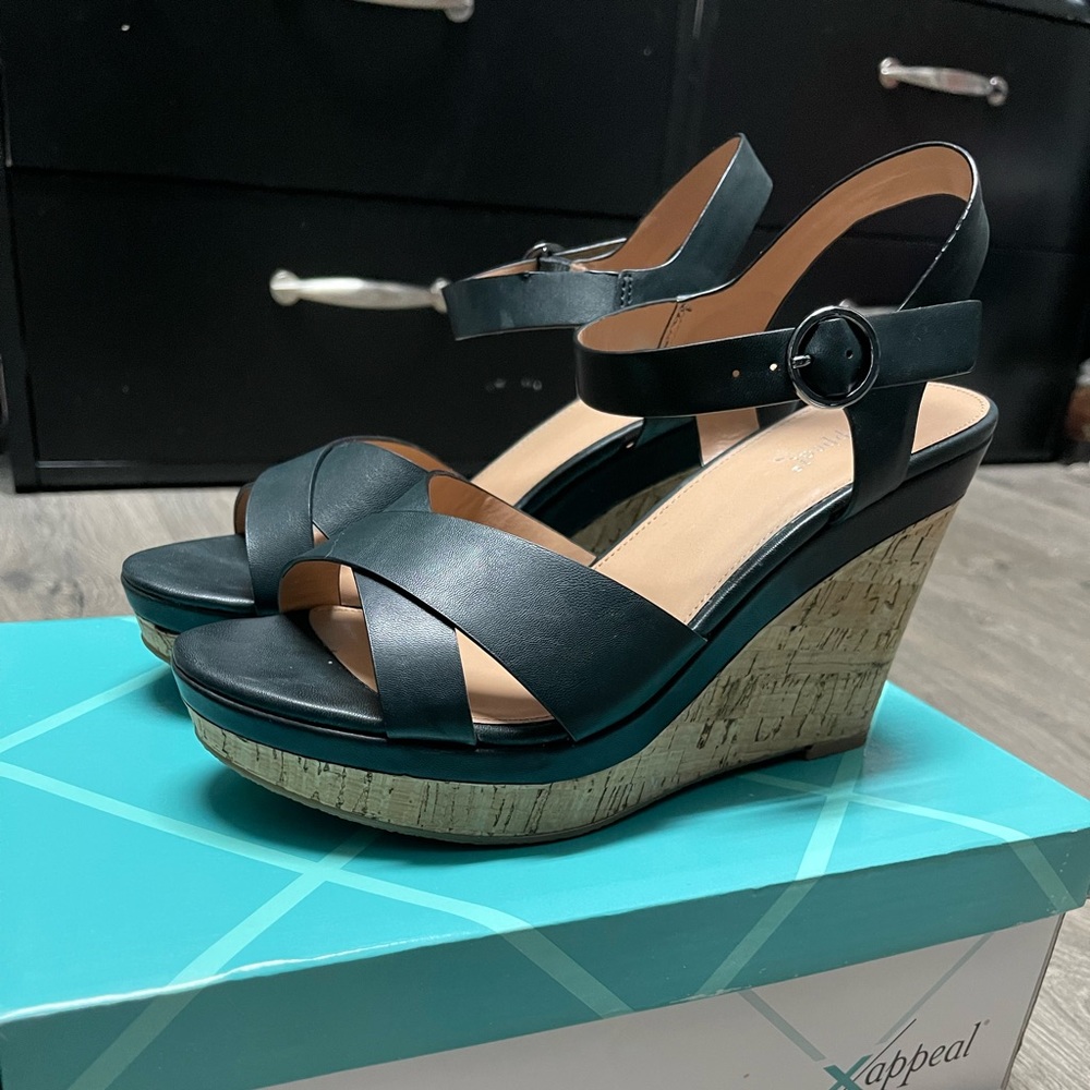 Black Wedges